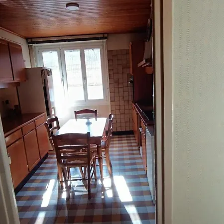 Lumineux , 2 Chambres, Proche Commodites
