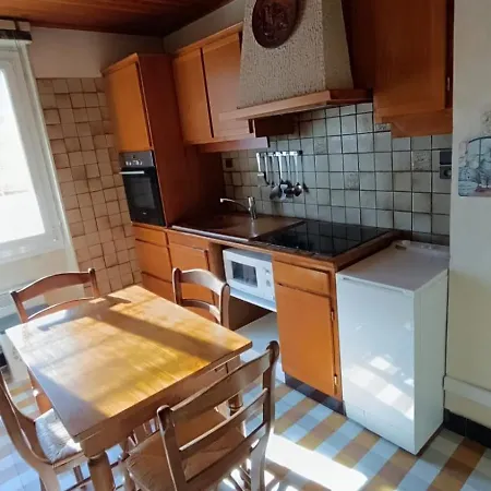 Lumineux , 2 Chambres, Proche Commodites Appartement *